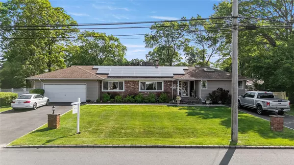 626 Grand AVE, Lindenhurst, NY 11757