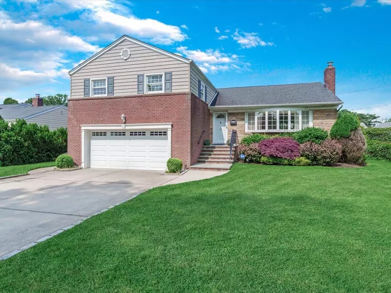 116 Harrison ST, Garden City, NY 11530