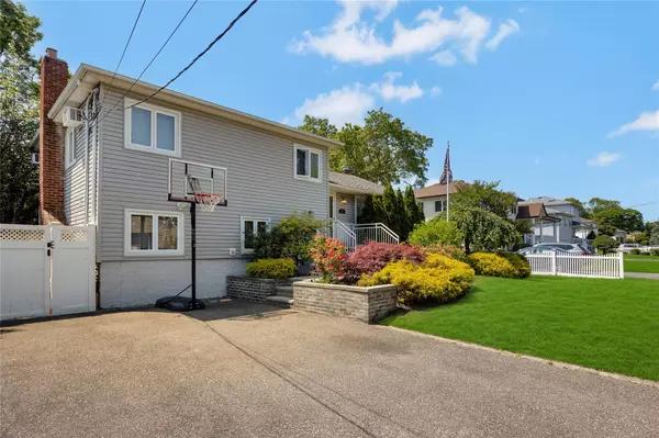 North Massapequa, NY 11758,148 East DR