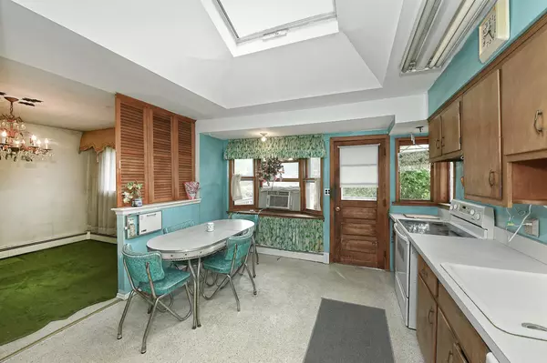 Lindenhurst, NY 11757,404 N Putnam AVE