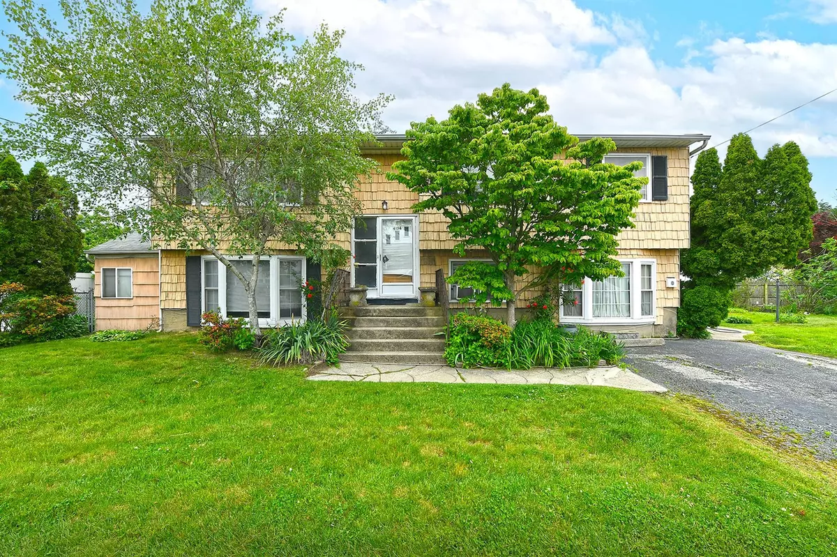 Lindenhurst, NY 11757,404 N Putnam AVE