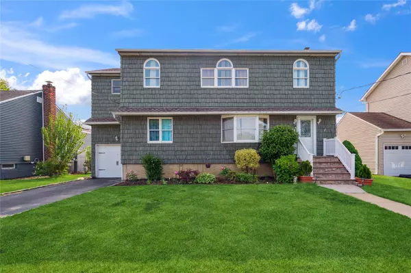 117 Ocean AVE, Massapequa Park, NY 11762