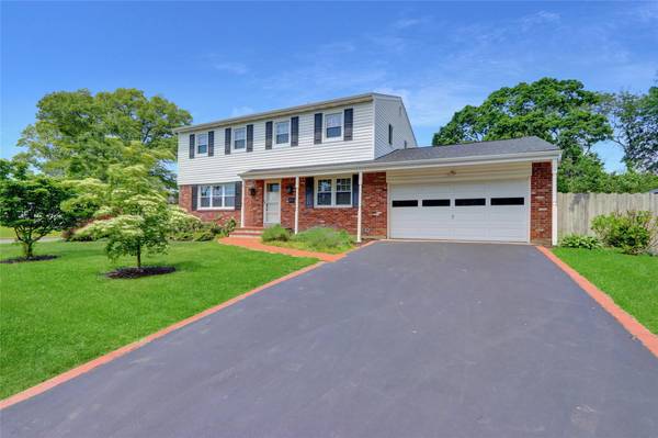 275 Kerry ST, Holbrook, NY 11741