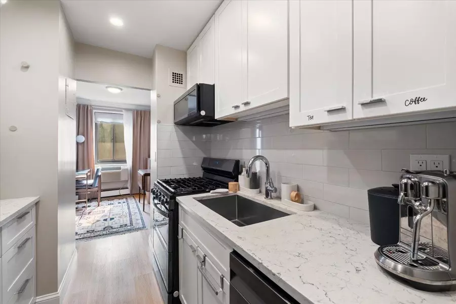 100 E Hartsdale AVE #2oe, Hartsdale, NY 10530