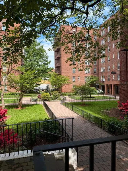 105-37 65 AVE #6E, Forest Hills, NY 11375