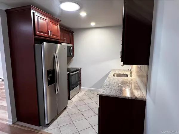 Ridge, NY 11961,305C Torquay CT