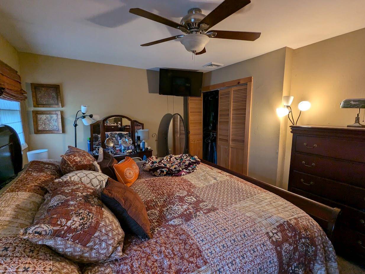 Hampton Bays, NY 11946,6 Westerly CT