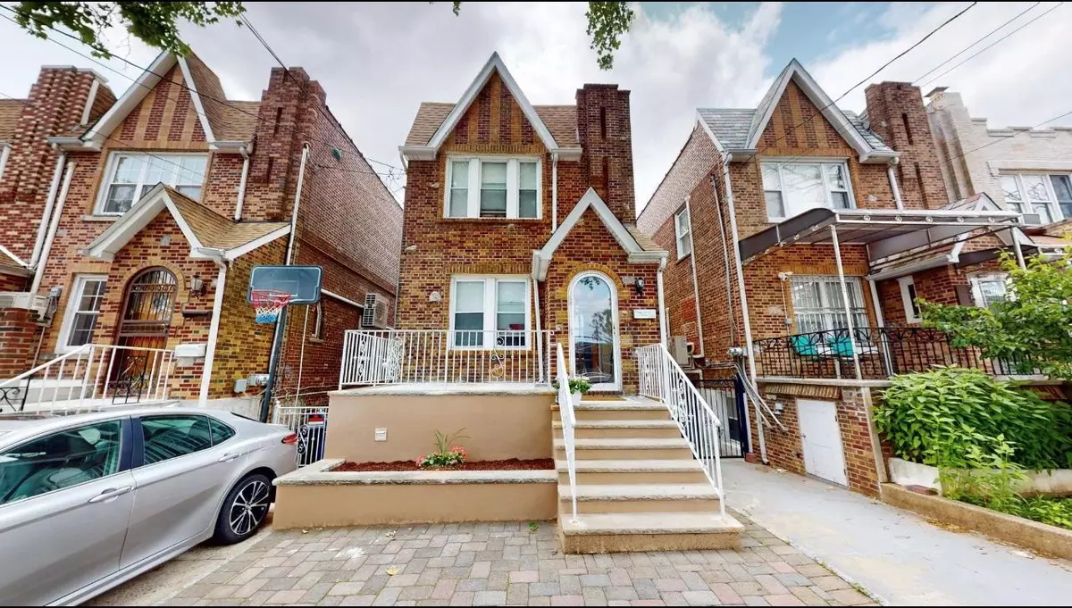 Bronx, NY 10469,2547 Laconia AVE