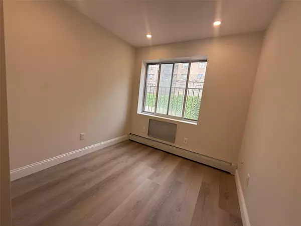 Flushing, NY 11354,31-13 137 ST