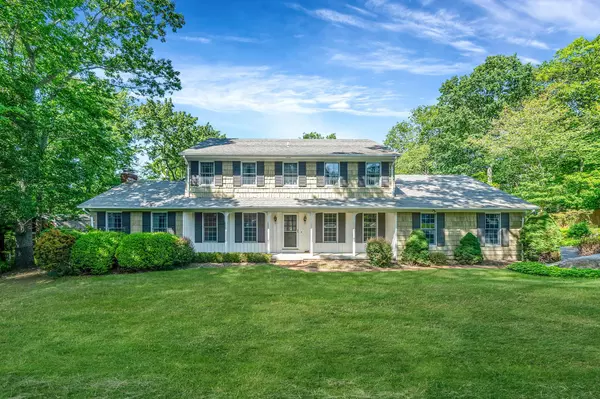 7 Sandpiper CT, Shoreham, NY 11786