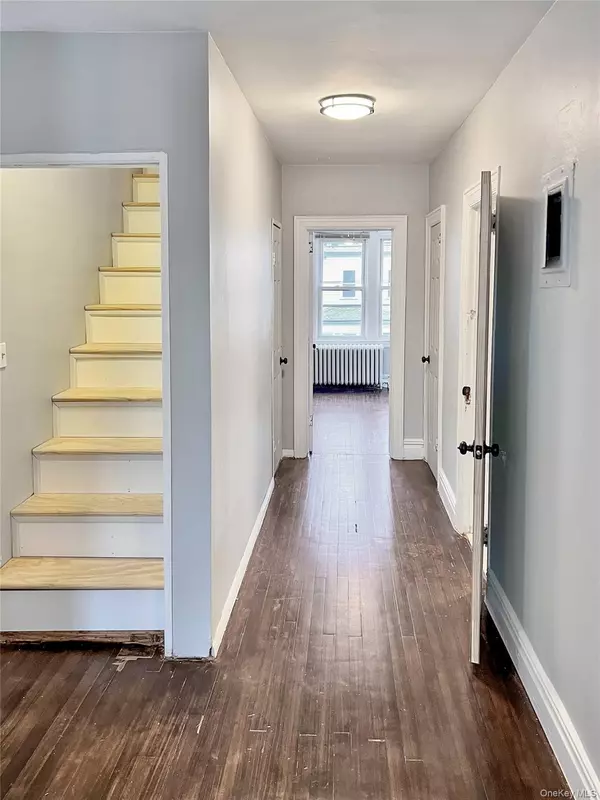 Bronx, NY 10470,320 E 235th ST