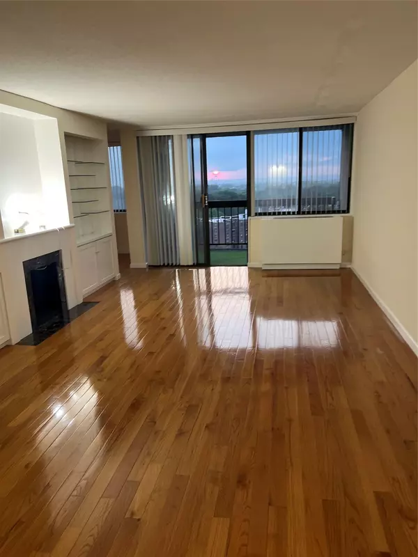 Bayside, NY 11360,2 Bay Club DR #16N