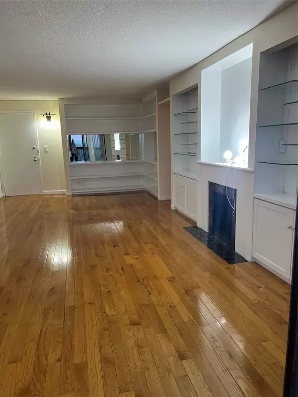 Bayside, NY 11360,2 Bay Club DR #16N