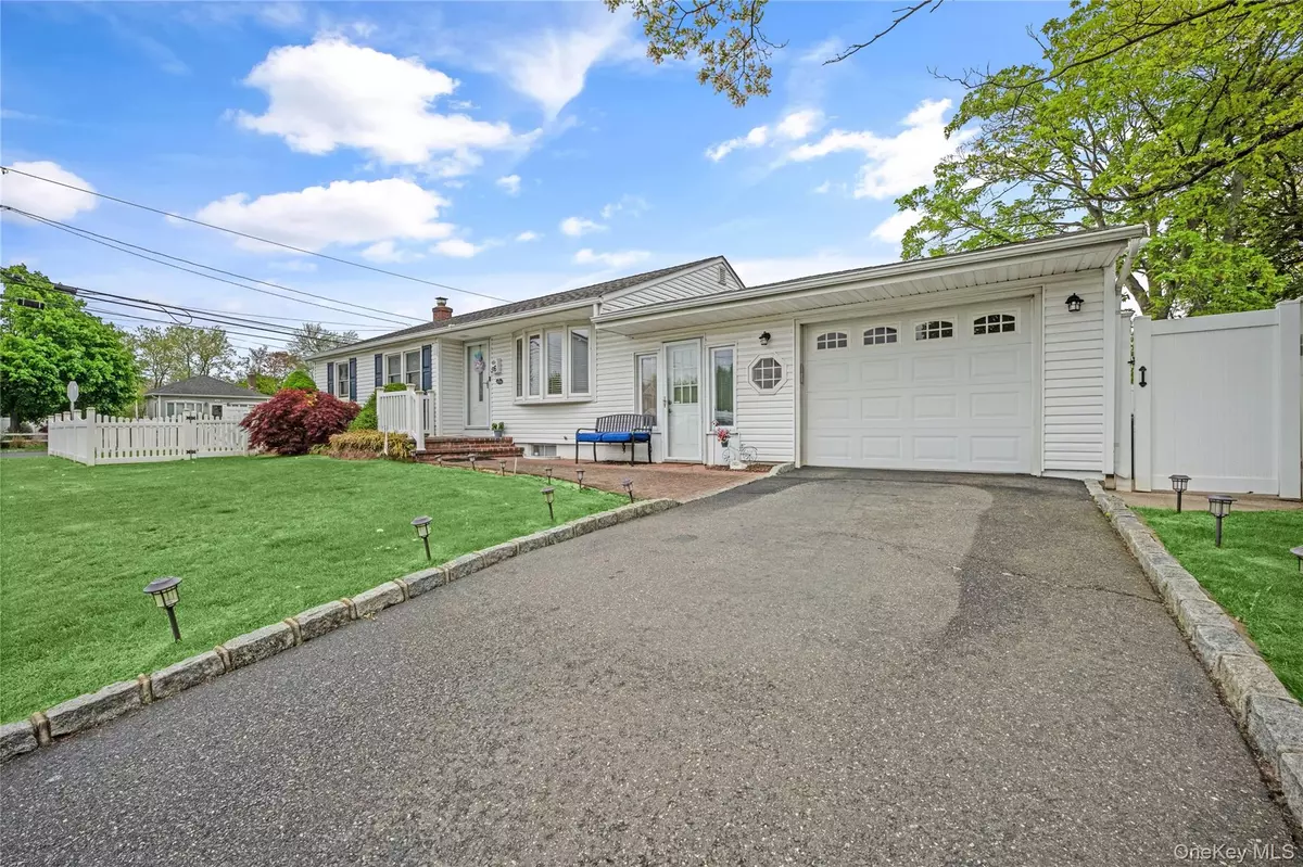West Babylon, NY 11704,56 15th AVE