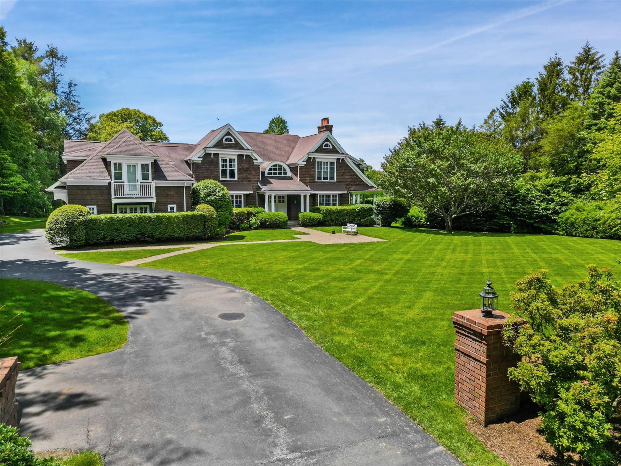 61 Carolyn PL, Chappaqua, NY 10514