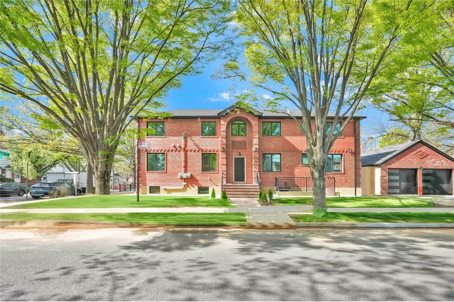 76-17 162 ST, Fresh Meadows, NY 11366