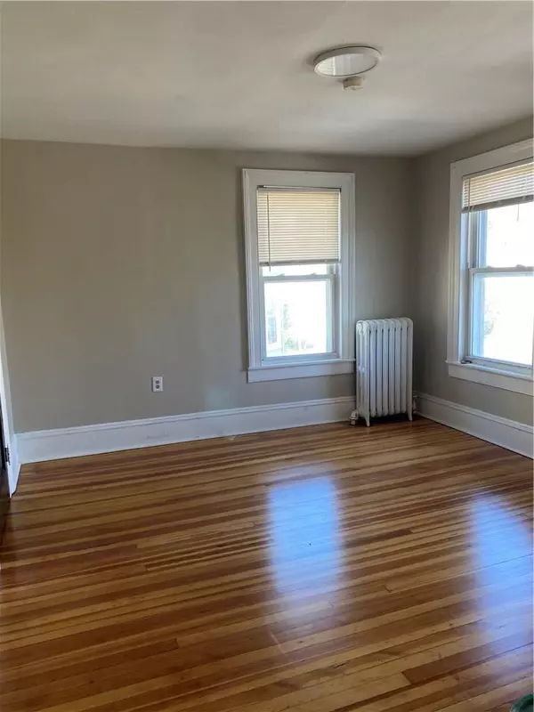 Walden, NY 12586,23 Bank ST