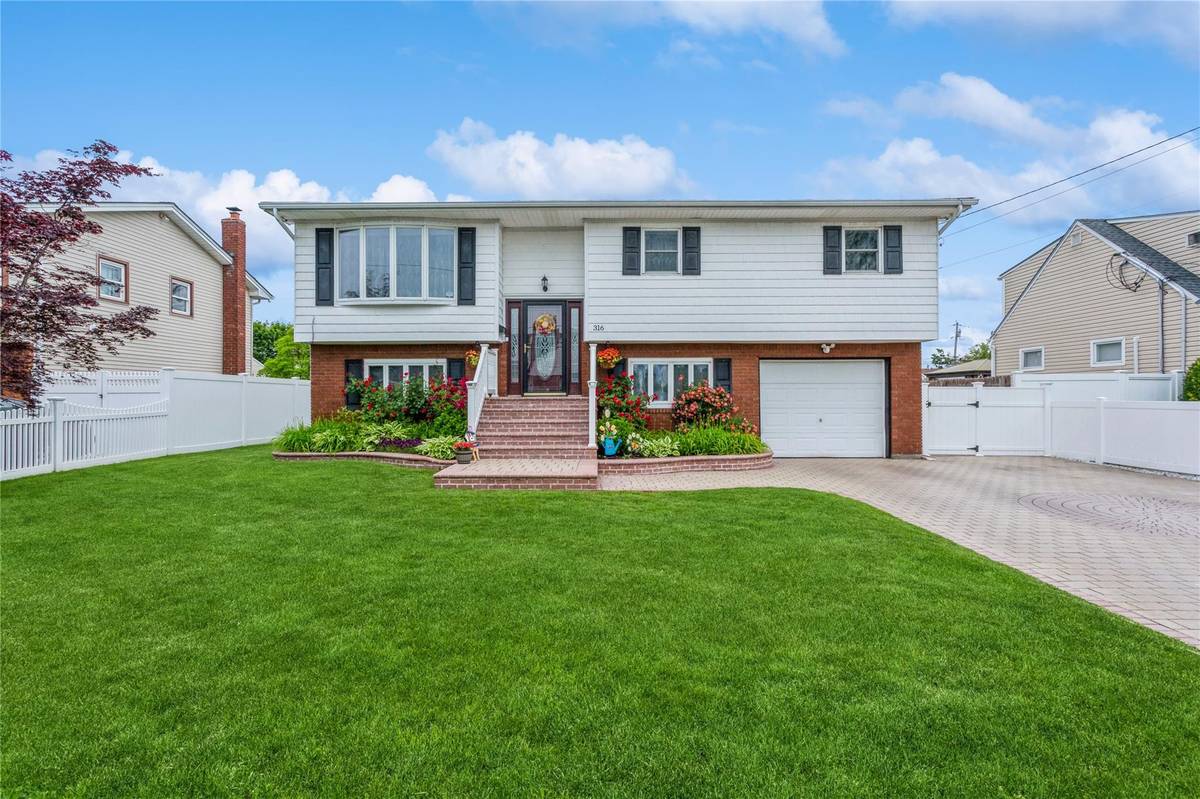 Lindenhurst, NY 11757,316 43rd ST