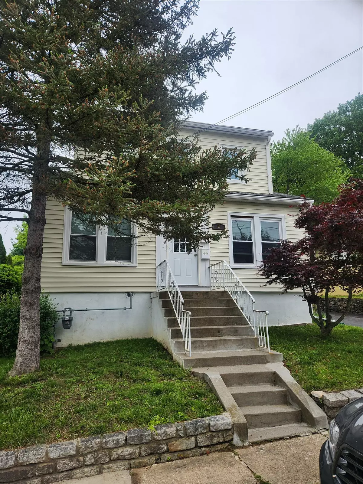 Ossining, NY 10562,10 Forest AVE