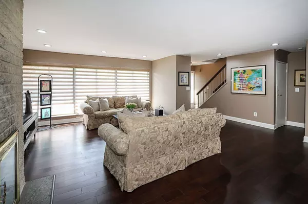 Roslyn, NY 11576,41 Acorn Ponds DR