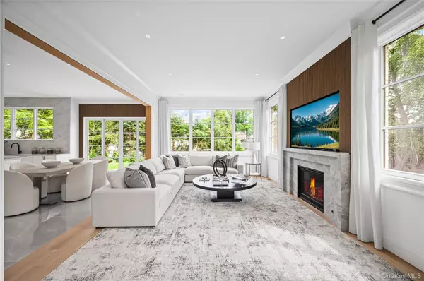 Great Neck, NY 11021,7 Mirrielees RD