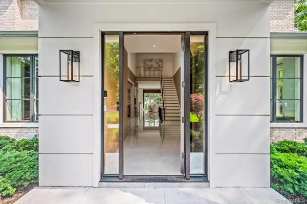 Great Neck, NY 11021,7 Mirrielees RD