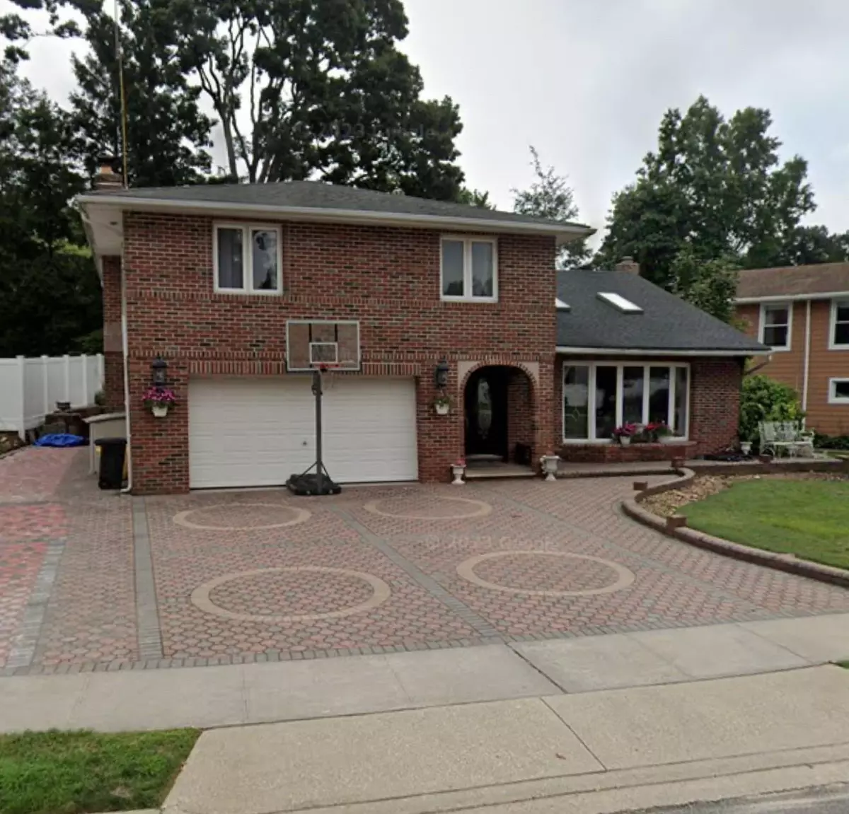 Plainview, NY 11803,48 Robin LN