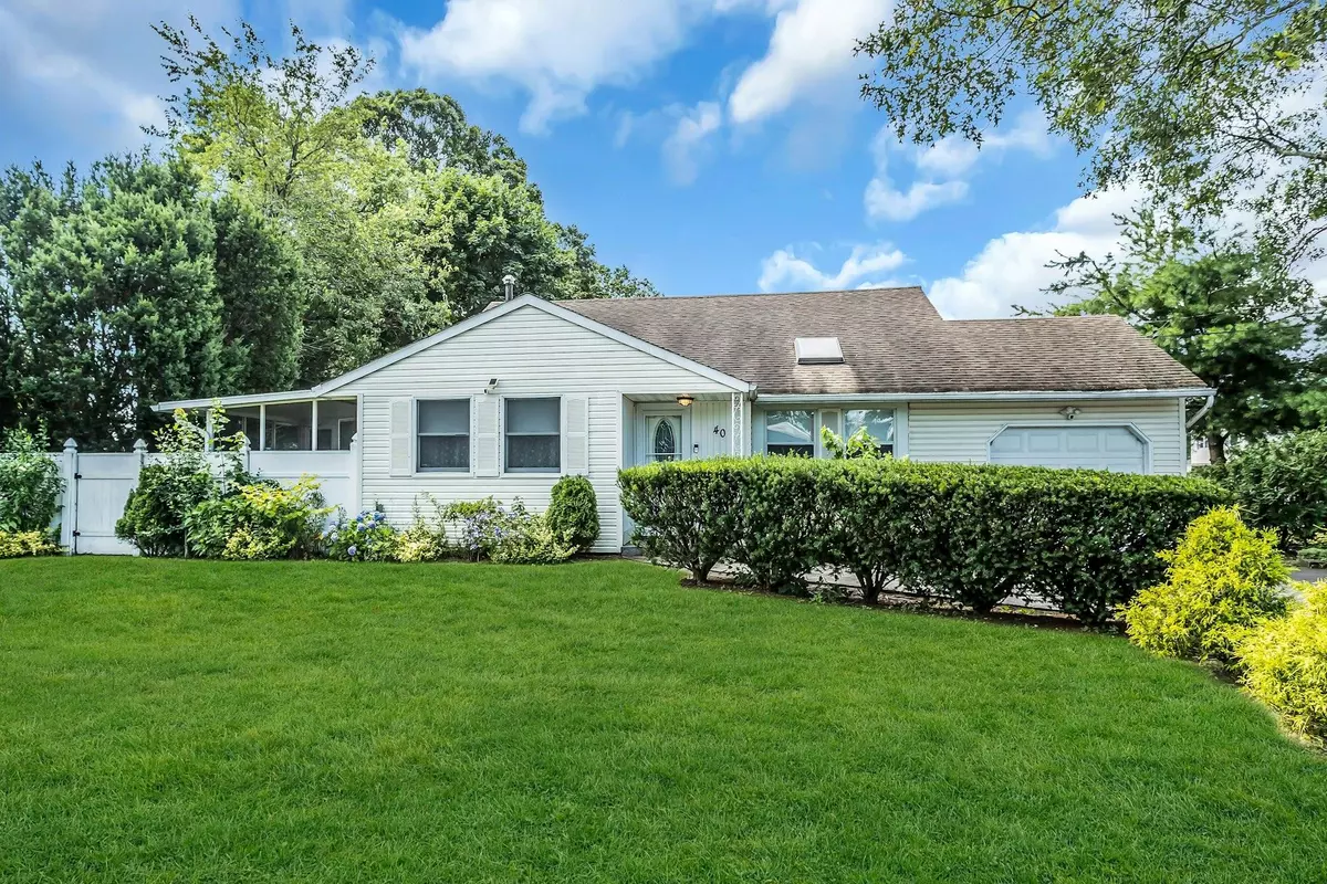 Selden, NY 11784,40 King AVE