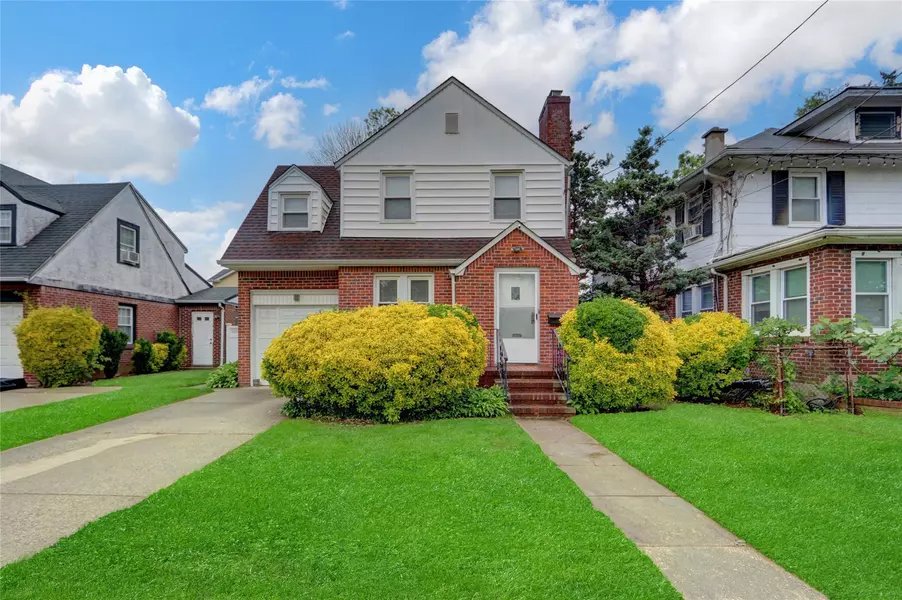 62 Herman BLVD, Franklin Square, NY 11010
