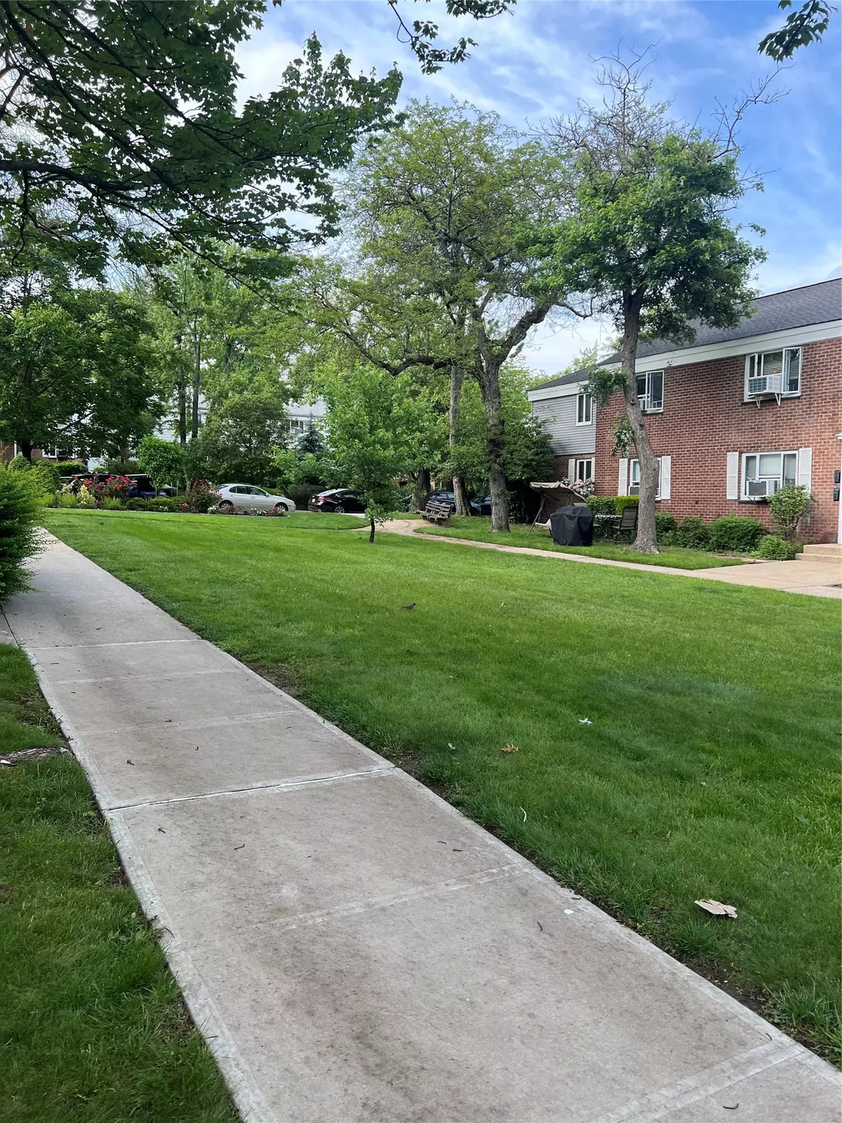 Bellerose Manor, NY 11427,225-12 Manor RD #87