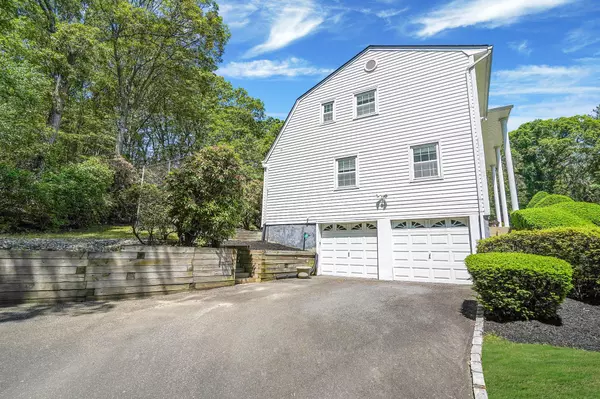 Dix Hills, NY 11746,11 Country Squire CT