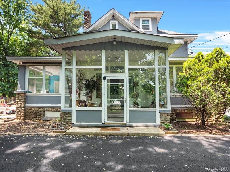 247 N Middletown RD, Pearl River, NY 10965