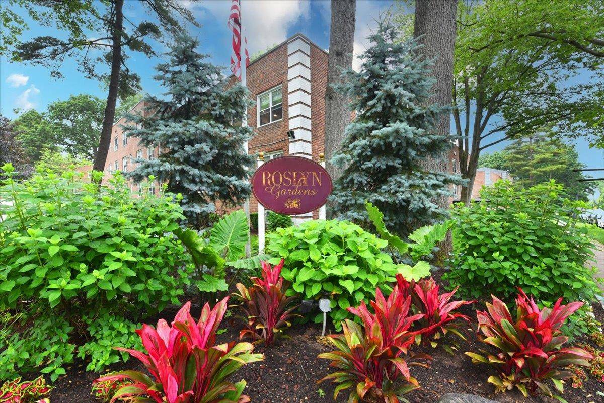 100 EDWARDS ST #1-B, Roslyn Heights, NY 11577