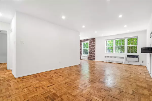 Howard Beach, NY 11414,151-15 84th ST #1F