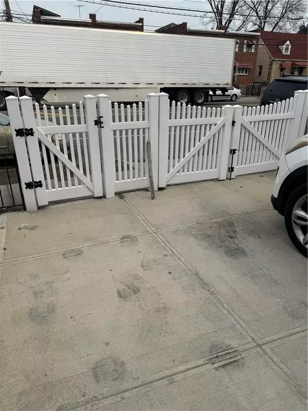 Bronx, NY 10466,4143 Baychester AVE