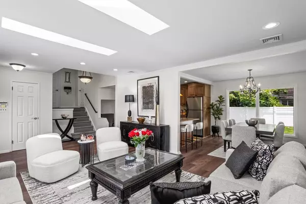 Syosset, NY 11791,18 Birchwood Park DR