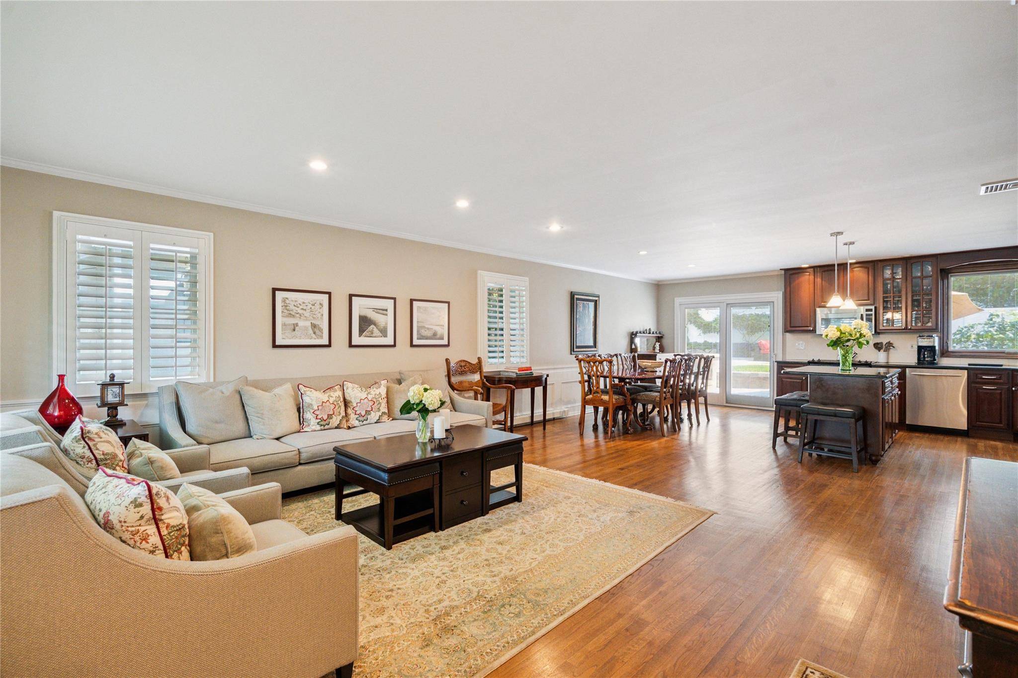 Syosset, NY 11791,4 Valley RD