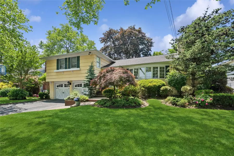 221 Somerset DR, Hewlett, NY 11557