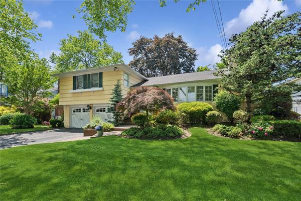 221 Somerset DR, Hewlett, NY 11557