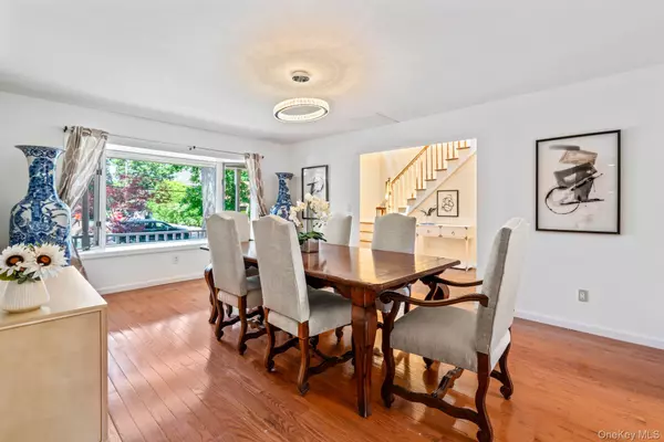 Glen Cove, NY 11542,42 Titus RD