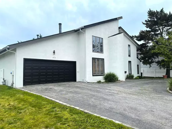 94 CAYUGA AVE, Atlantic Beach, NY 11509