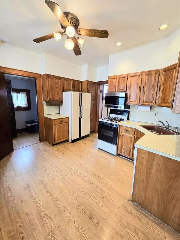 Woodhaven, NY 11421,8741 95th ST