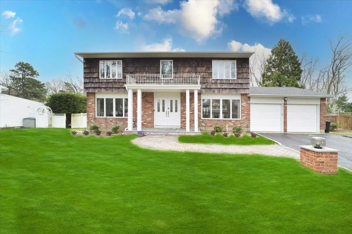 Commack, NY 11725,7 Peppermill CT