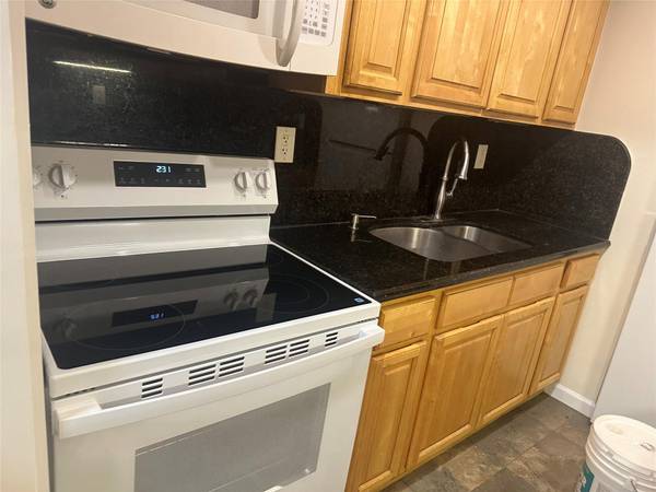 Ronkonkoma, NY 11779,105 Richmond BLVD #2B