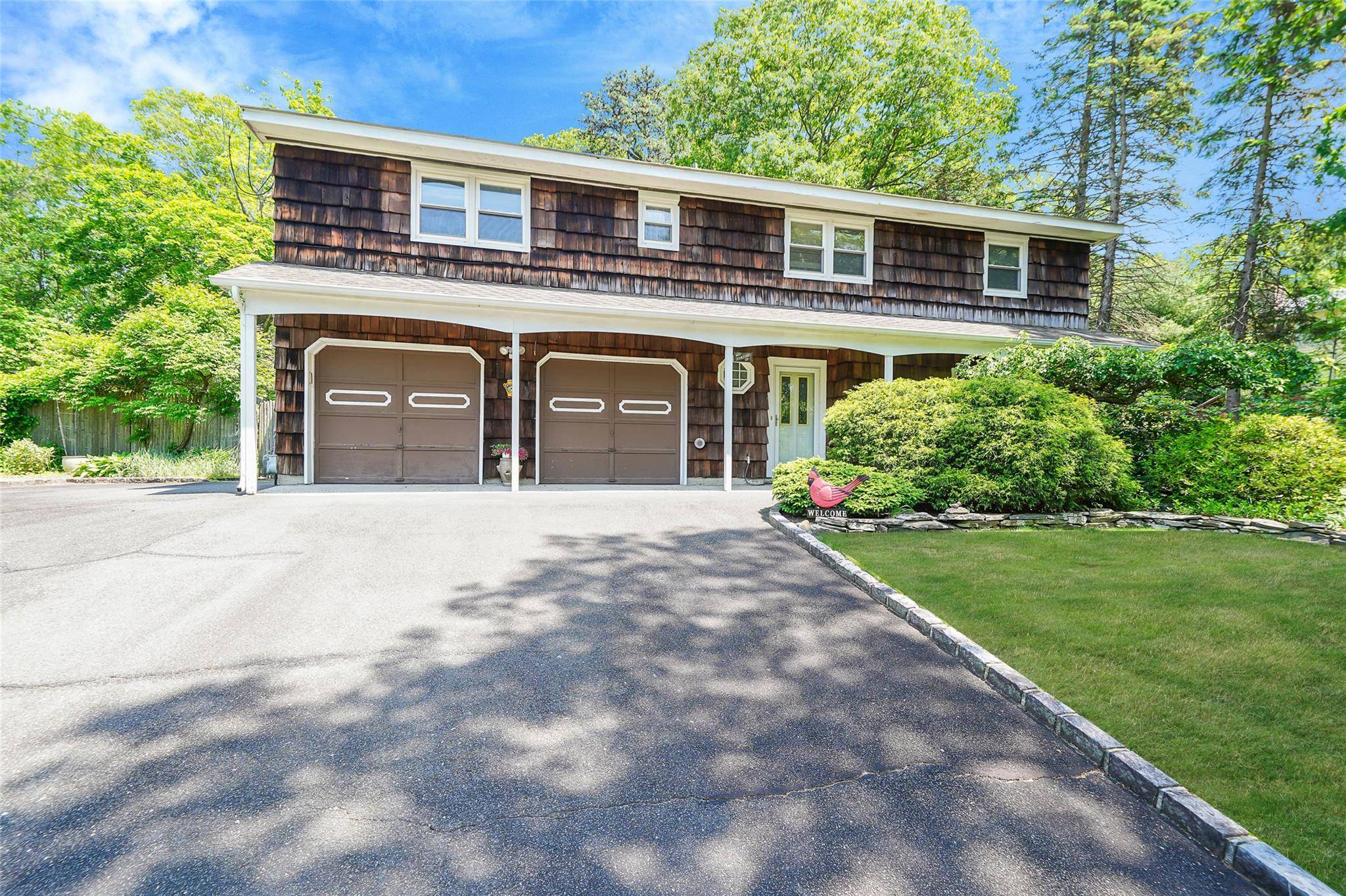 45 Radburn DR, Hauppauge, NY 11788