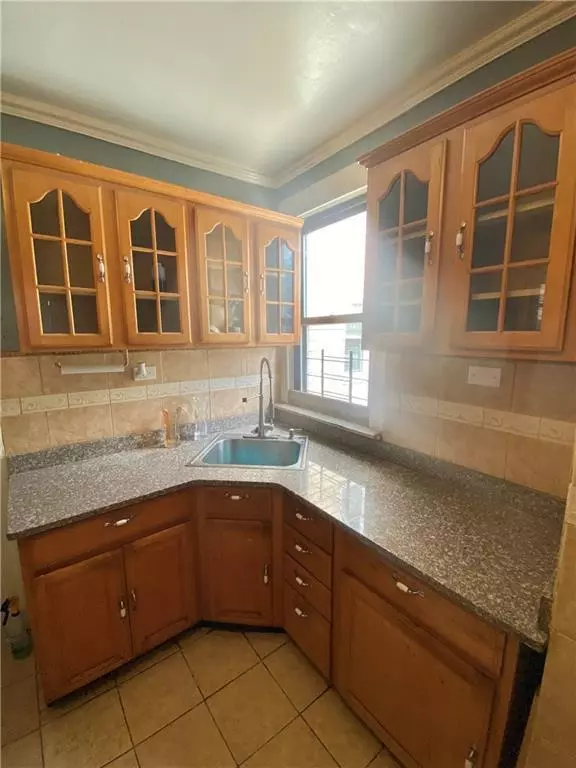 Bronx, NY 10466,732 E 223rd ST
