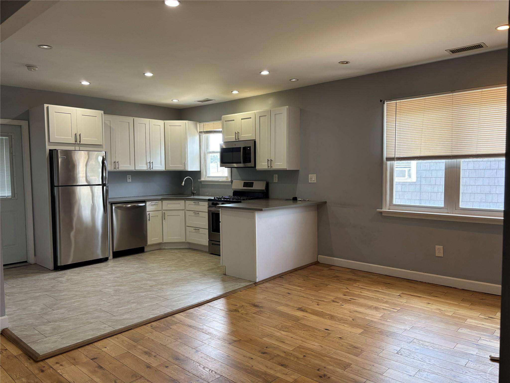 Baldwin, NY 11510,6 Florence ST #2W