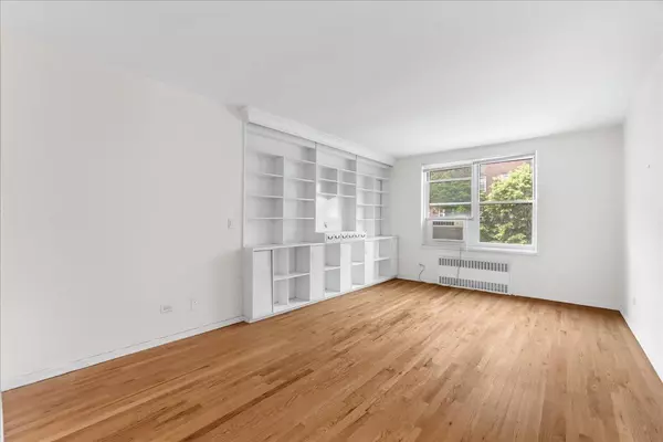 Forest Hills, NY 11375,112-20 72nd DR #A33