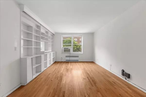 Forest Hills, NY 11375,112-20 72nd DR #A33