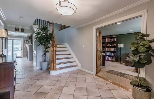 Hauppauge, NY 11788,10 Woods Edge CT